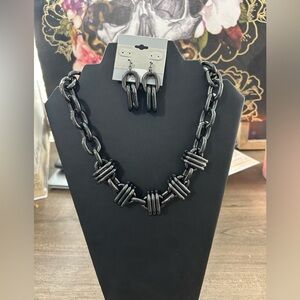 NWT necklace and earring set